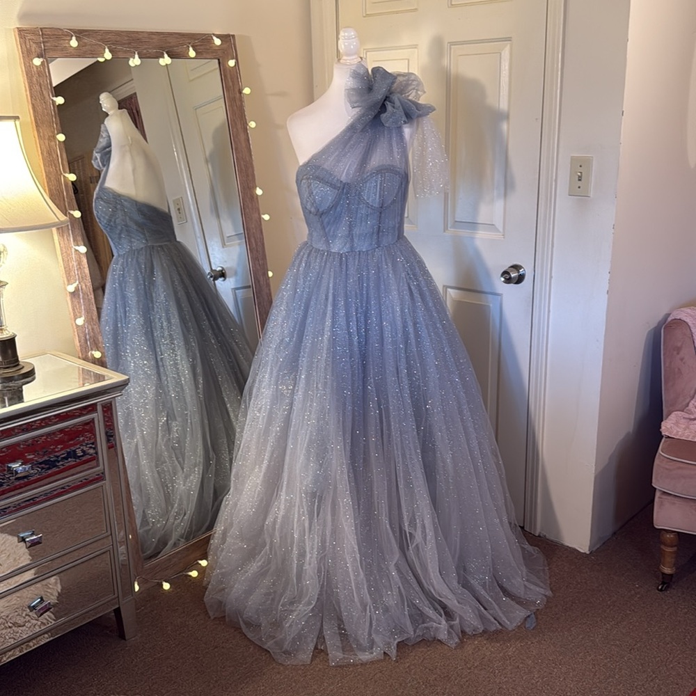 MAC DUGGAL Blue Glitter One-Shoulder Ombre Gown with Bow